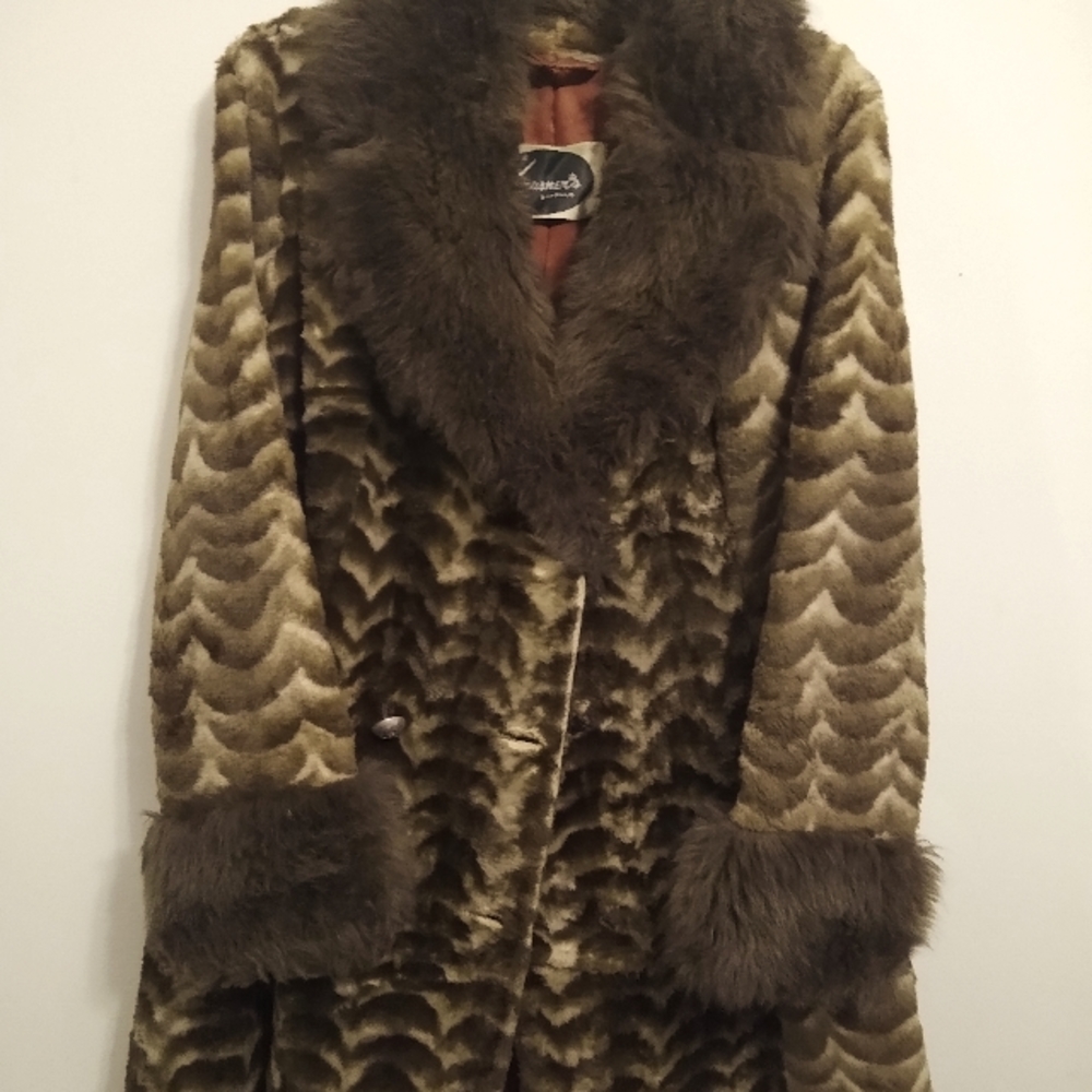 Woman's Vintage faux fur coat.